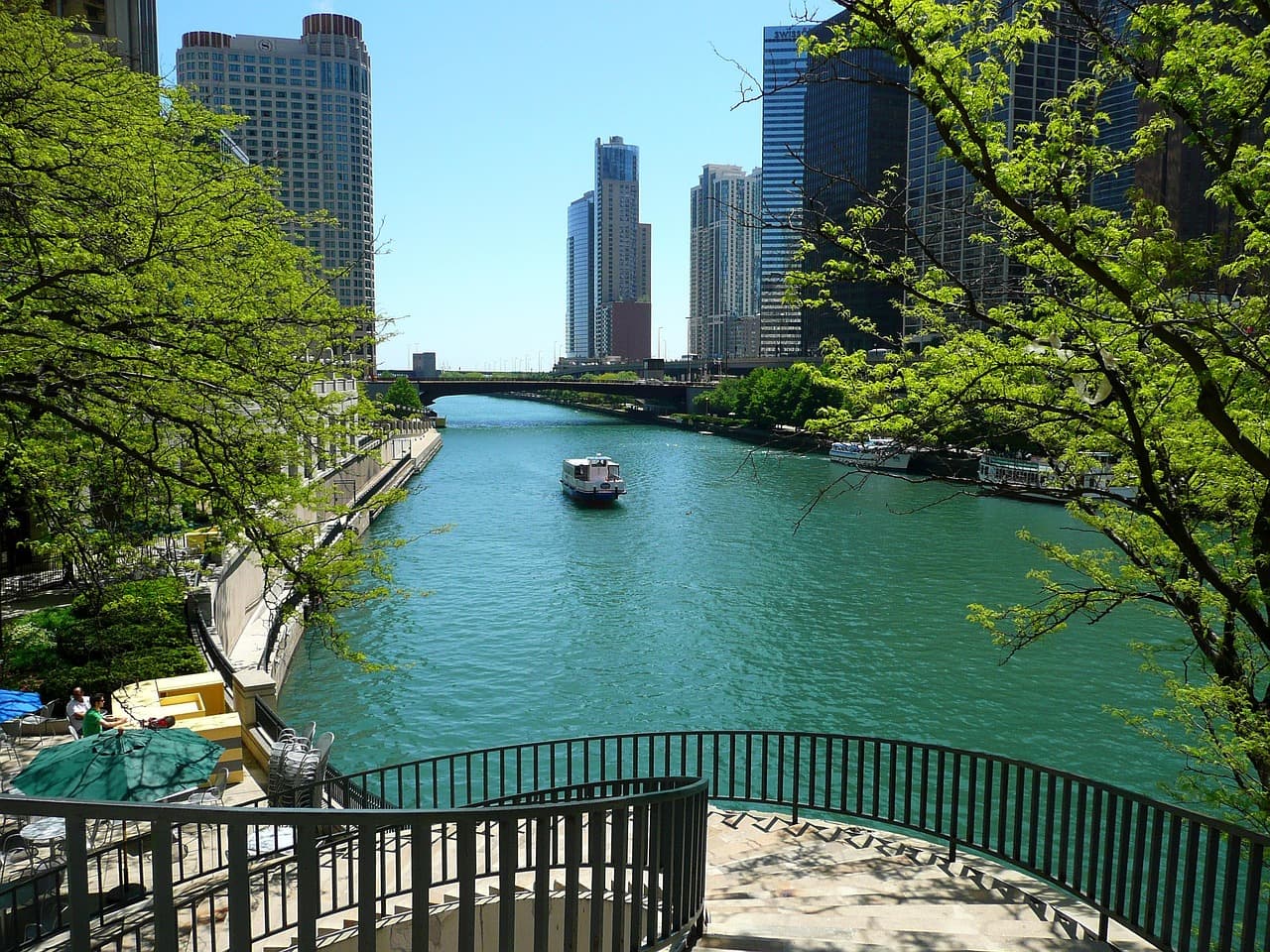 Chicago River flowing through downtown Illinois with surrounding buildings