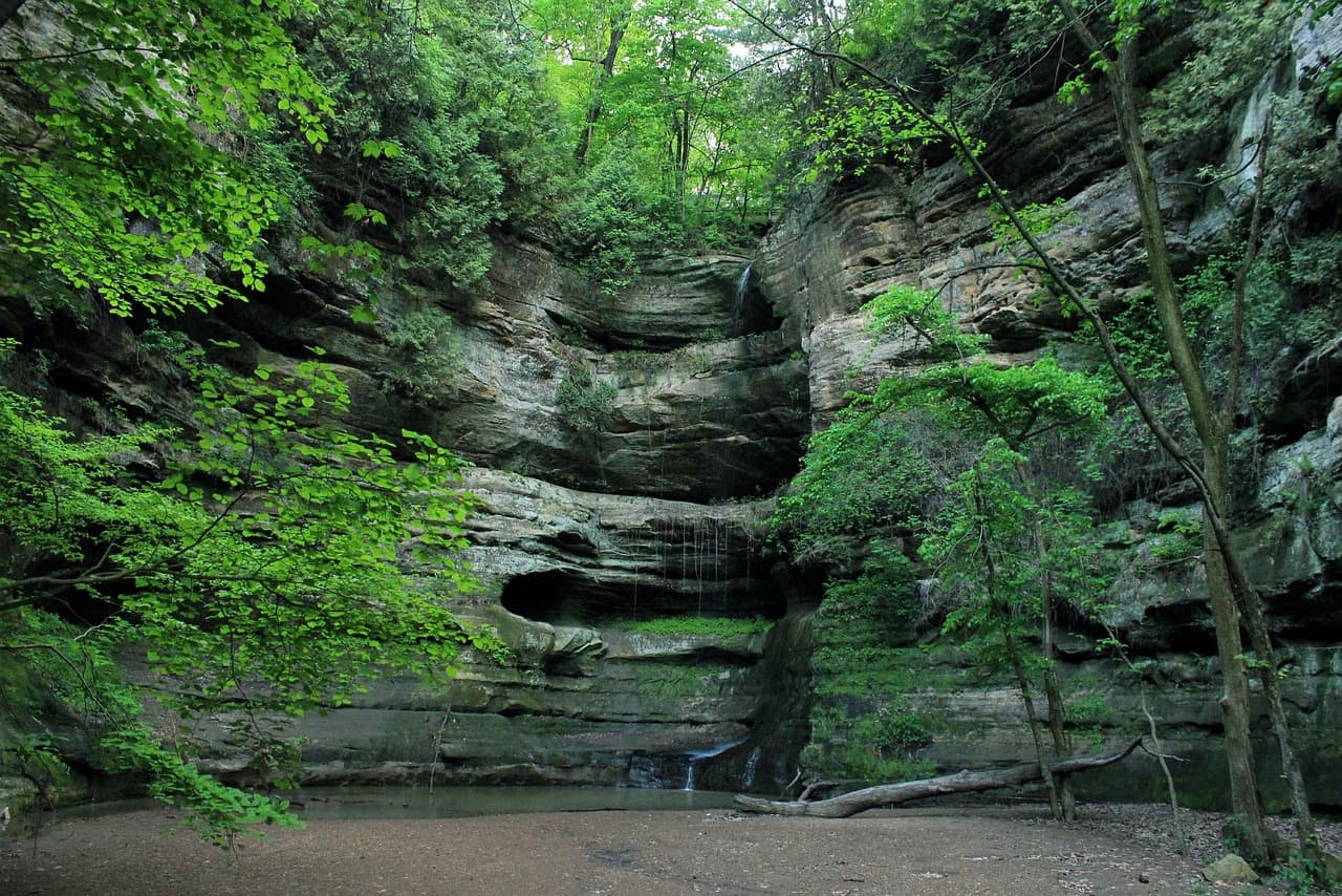 Waterfall in Starved Rock State Park Illinois wilderness