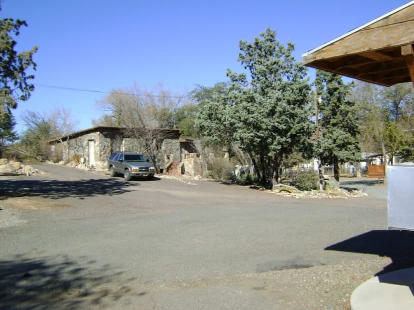 Lakeside Apartments & RV Park