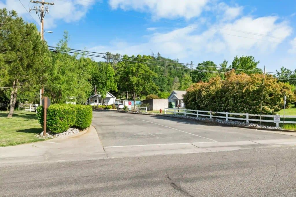 Mountain Gate RV Park and Cottages (Redding, California) photo