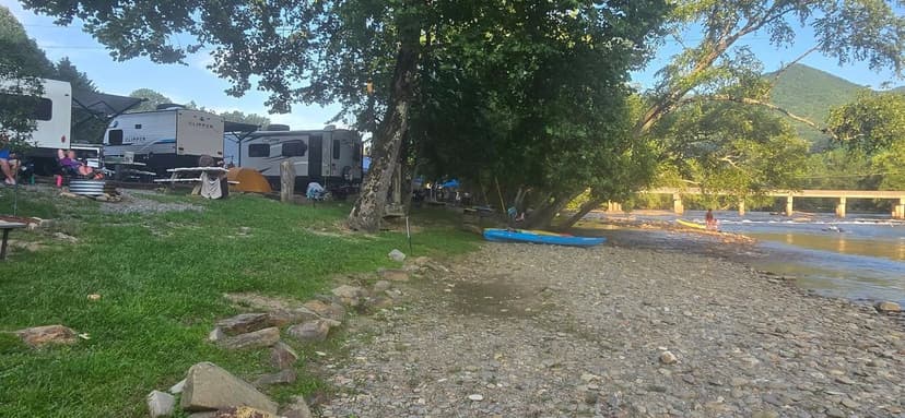 Grumpy Bear Campground & Gem Mine