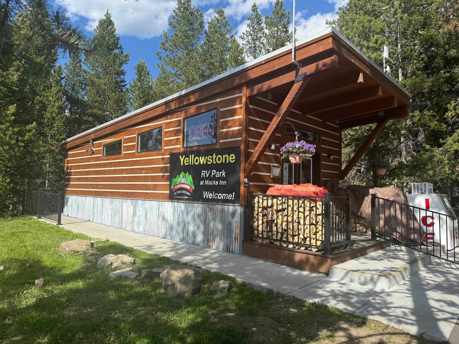 Yellowstone RV Park at Mack's Inn - Island Park, ID