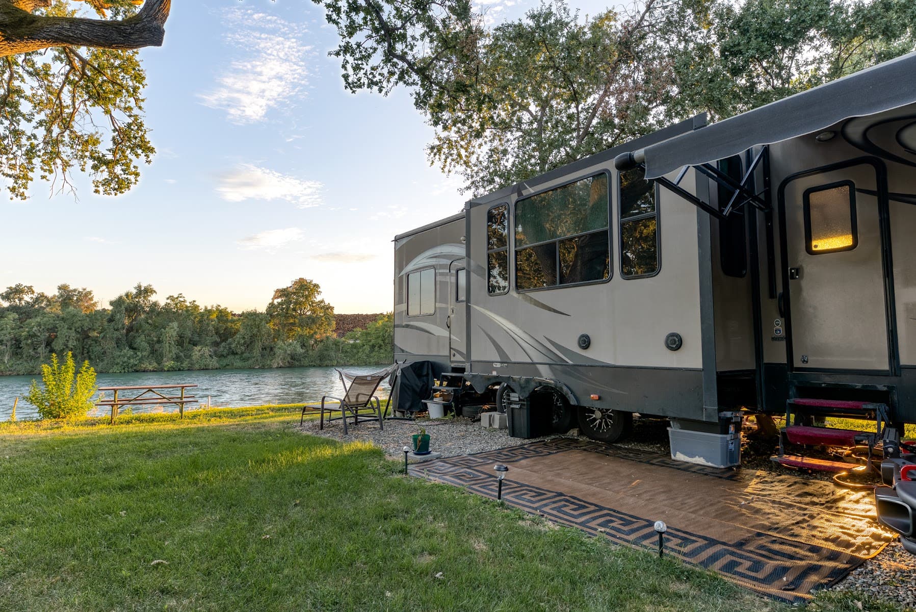 Sacramento River RV Park - Redding, CA