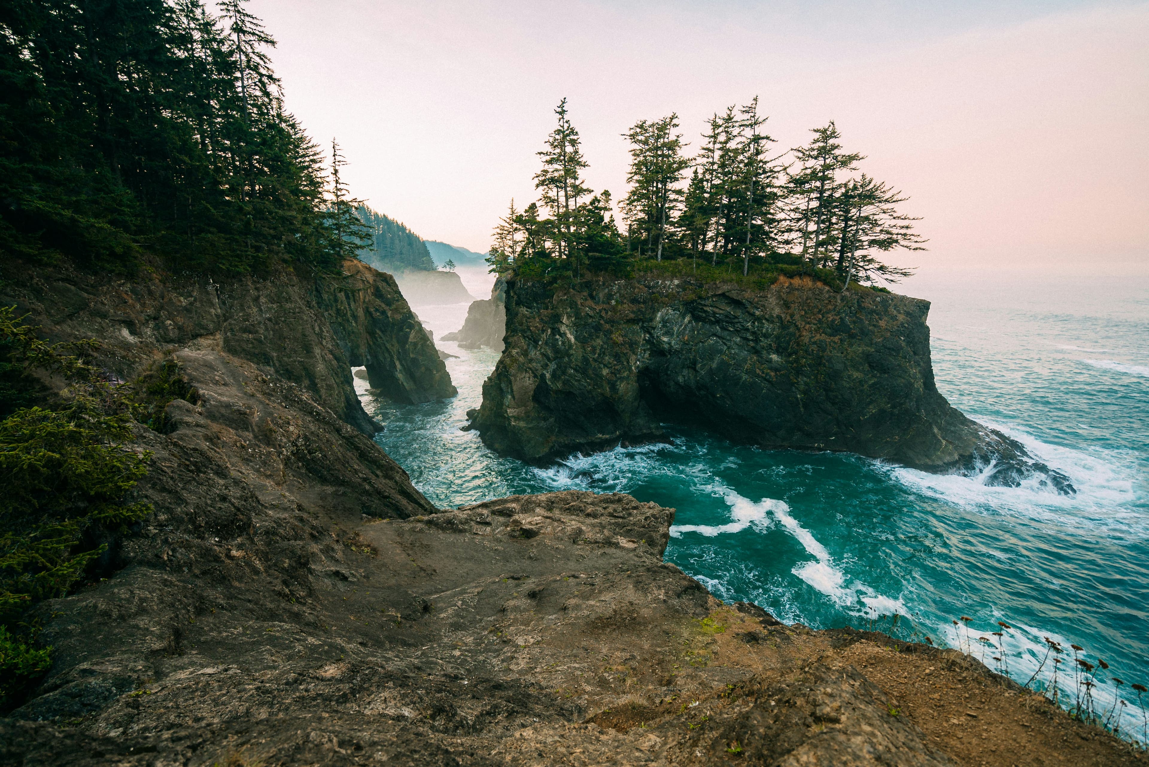 Majestic Columbia River Gorge in northern Oregon wilderness