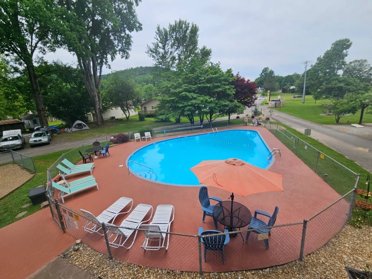 Mountaineer Campground (Townsend, Tennessee) photo