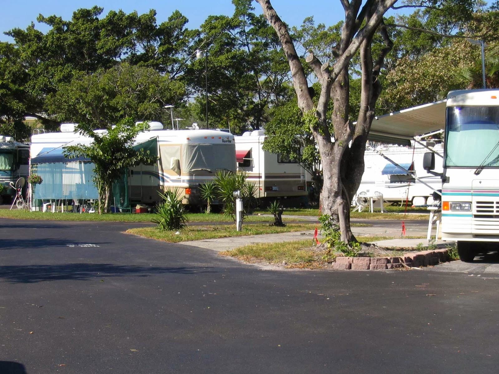 Paradise Island RV Resort - Oakland Park, FL