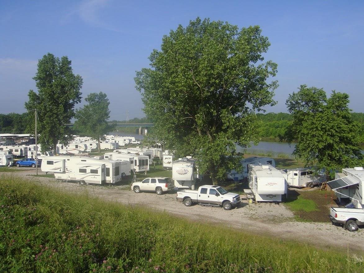 Kaskaskia River Camping & RV Park